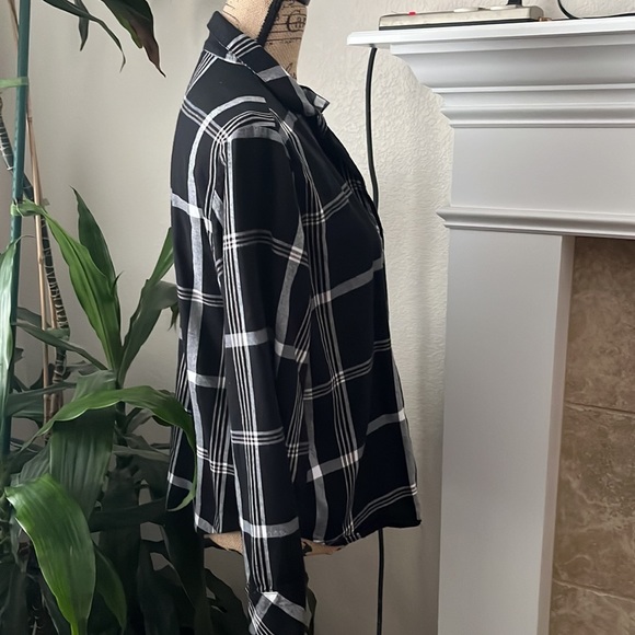 NWOT Victoria Secret Long Sleeve. Excellent Condition Color - Picture 4 of 10